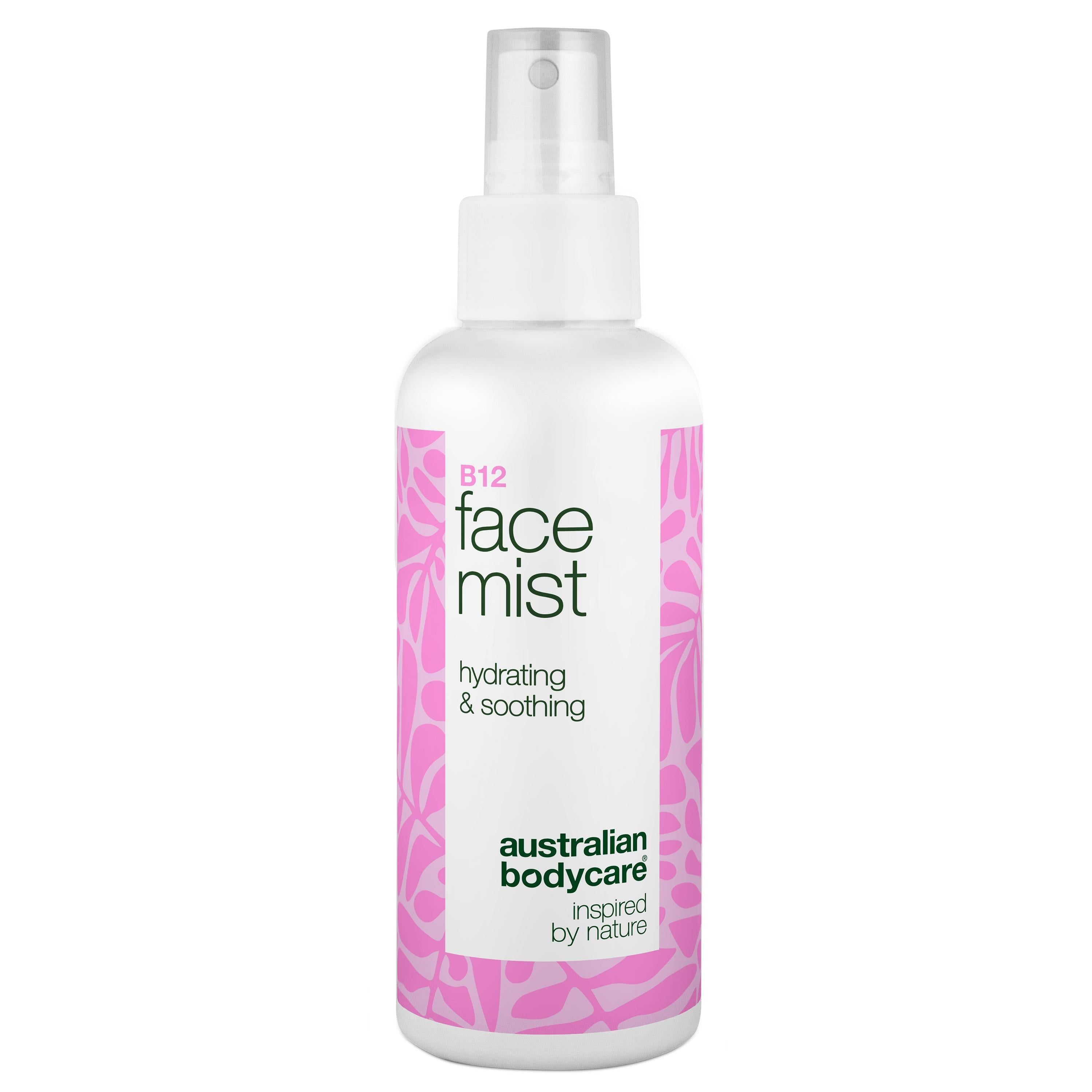 Witte spray met roze etiket. Opschrift: B12 face mist, hydrating & soothing. Merk: Australian Bodycare.