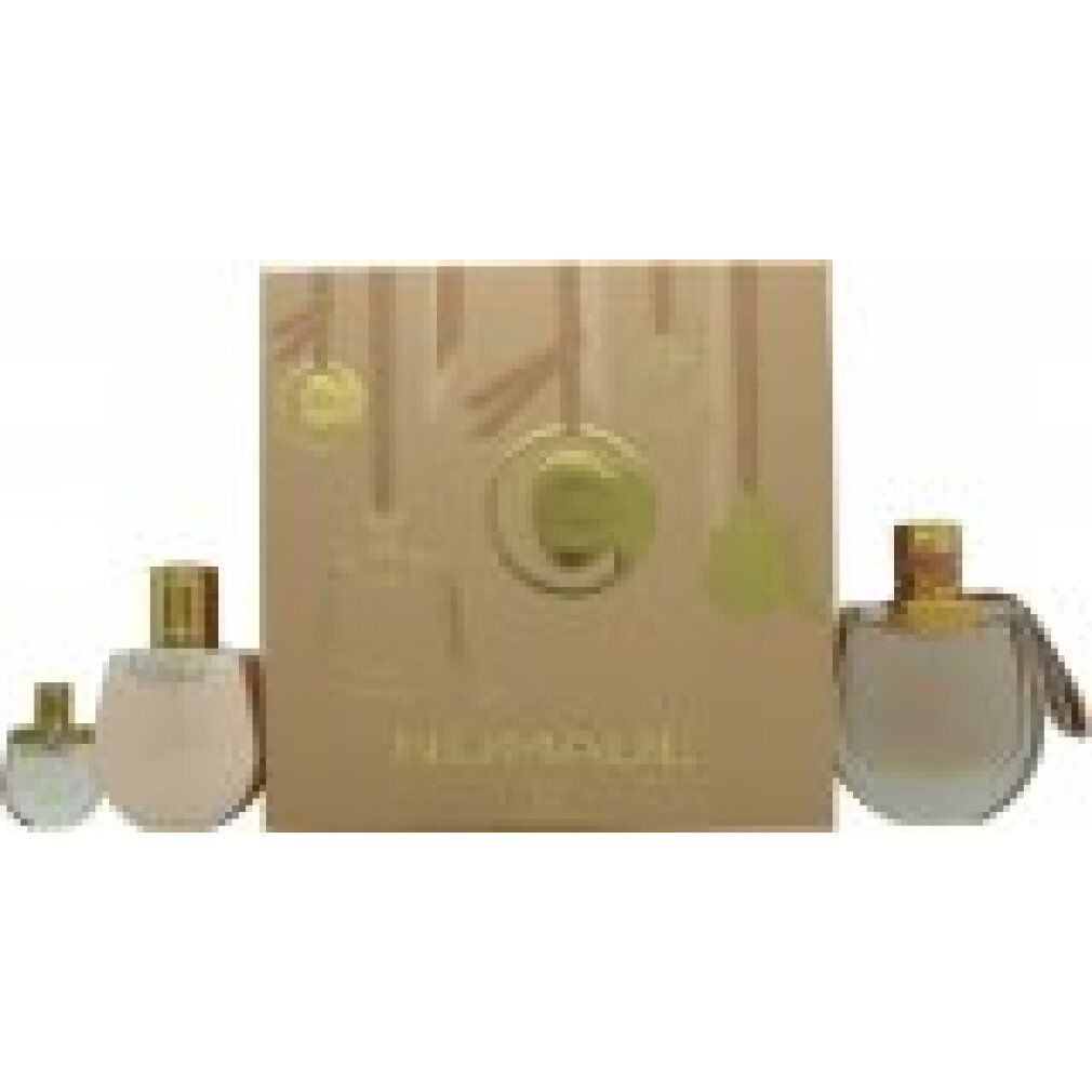 Geschenkset met drie parfumflesjes en een doos met gouden opdruk.