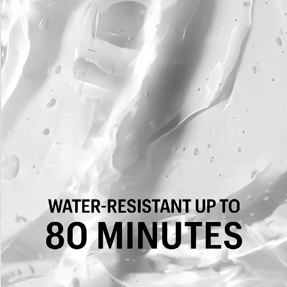 Texte : WATER-RESISTANT UP TO 80 MINUTES. Fond : blanc et gris.