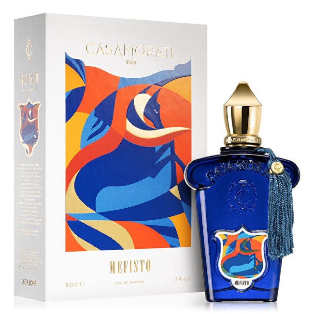 Flacon bleu avec bouchon doré et pompon. Inscription Mefisto et Casamorati. Emballage blanc avec illustration colorée.