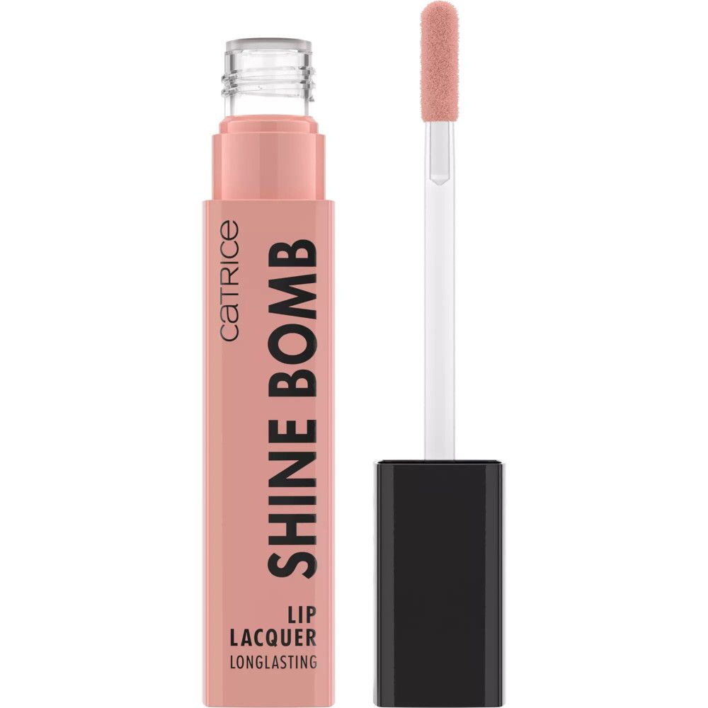 Tube de vernis à lèvres avec applicateur. Teinte rose, bouchon noir. Inscription : Catrice, Shine Bomb, Lip Lacquer.