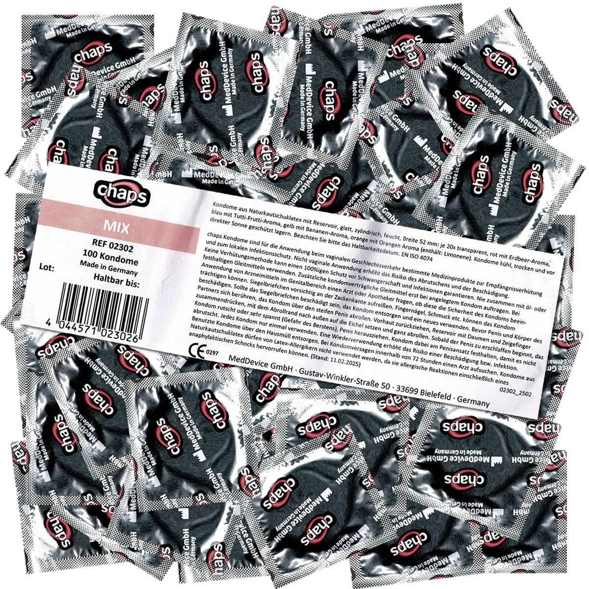 Verpakte condooms. Individuele verpakkingen met merknaam 'chaps'. Opschrift 'MIX' en '100 condooms'. Fabrikantinformatie.