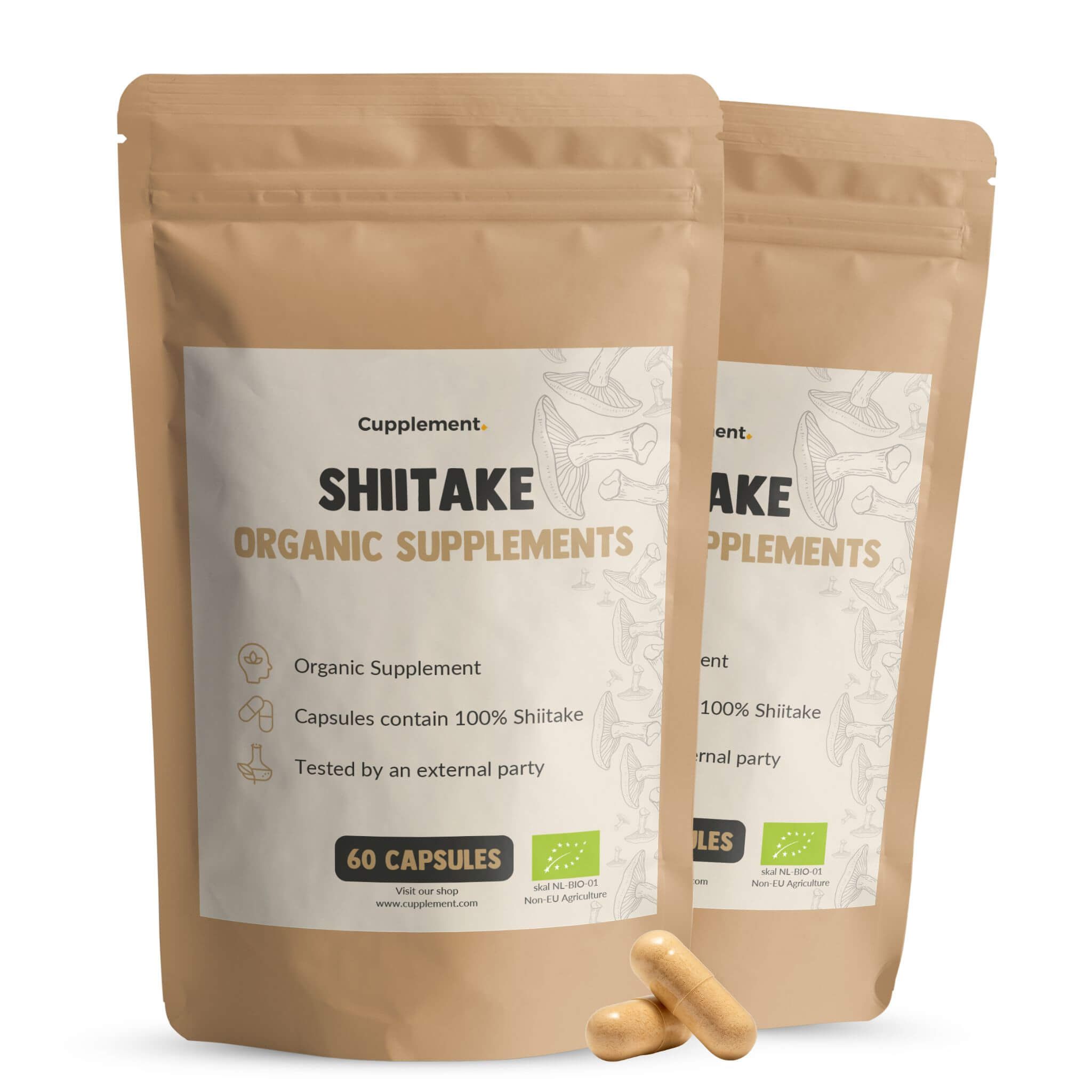 Twee zakjes met shiitake capsules. Opschrift: Shiitake Organic Supplements. 60 capsules. Twee capsules ernaast.
