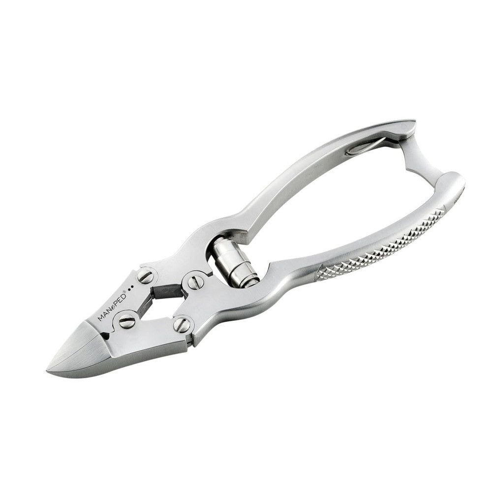 Nagelknipper met dubbele tandwielen. Zilverkleurig metaal. MANePED-logo. Schuine weergave.