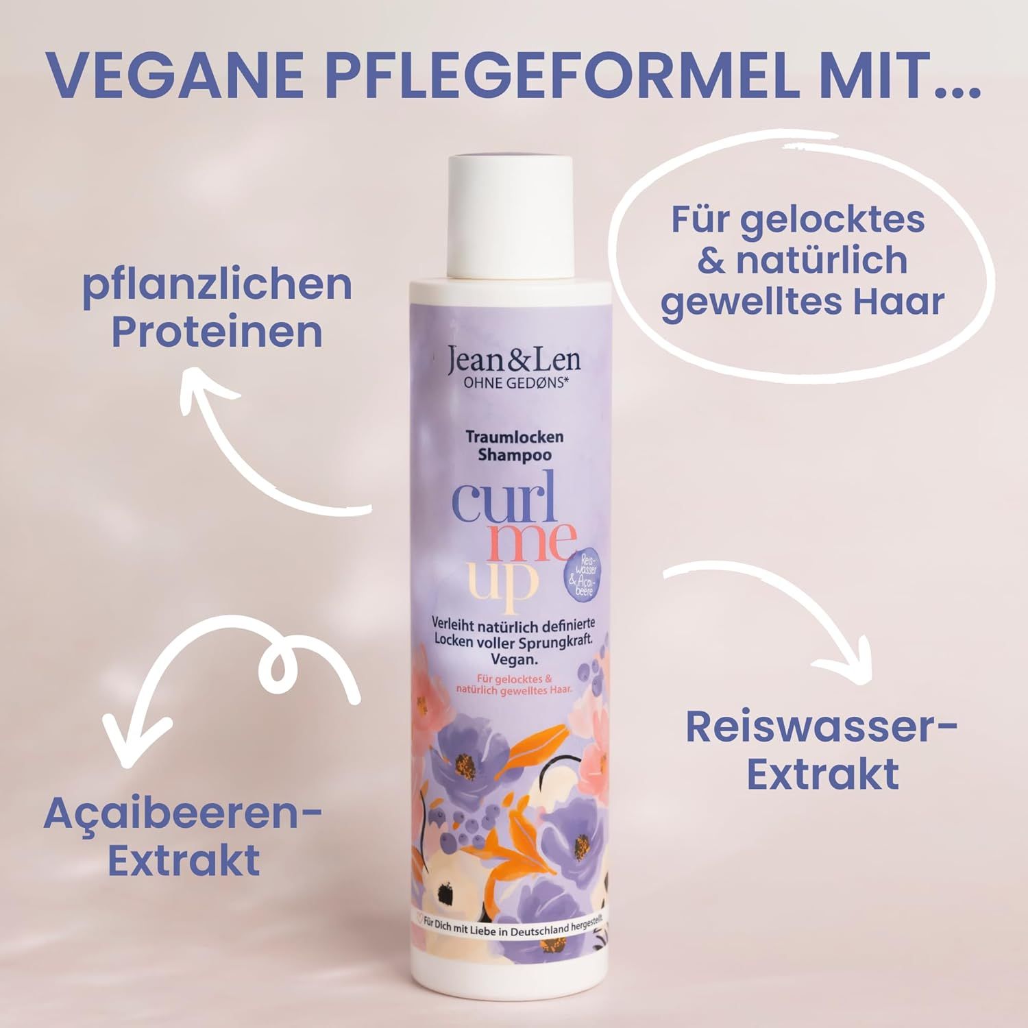 Shampoo fles met tekst. Tekst: Veganistische verzorgingsformule met... plantaardige eiwitten, açaíbes extract, voor krullend & natuurlijk golvend haar, rijstwater extract.