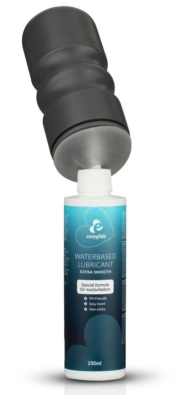 Flacon avec bouchon blanc et applicateur. Inscription: Easyglide Waterbased Lubricant Extra Smooth. Produit présenté avec un sextoy.