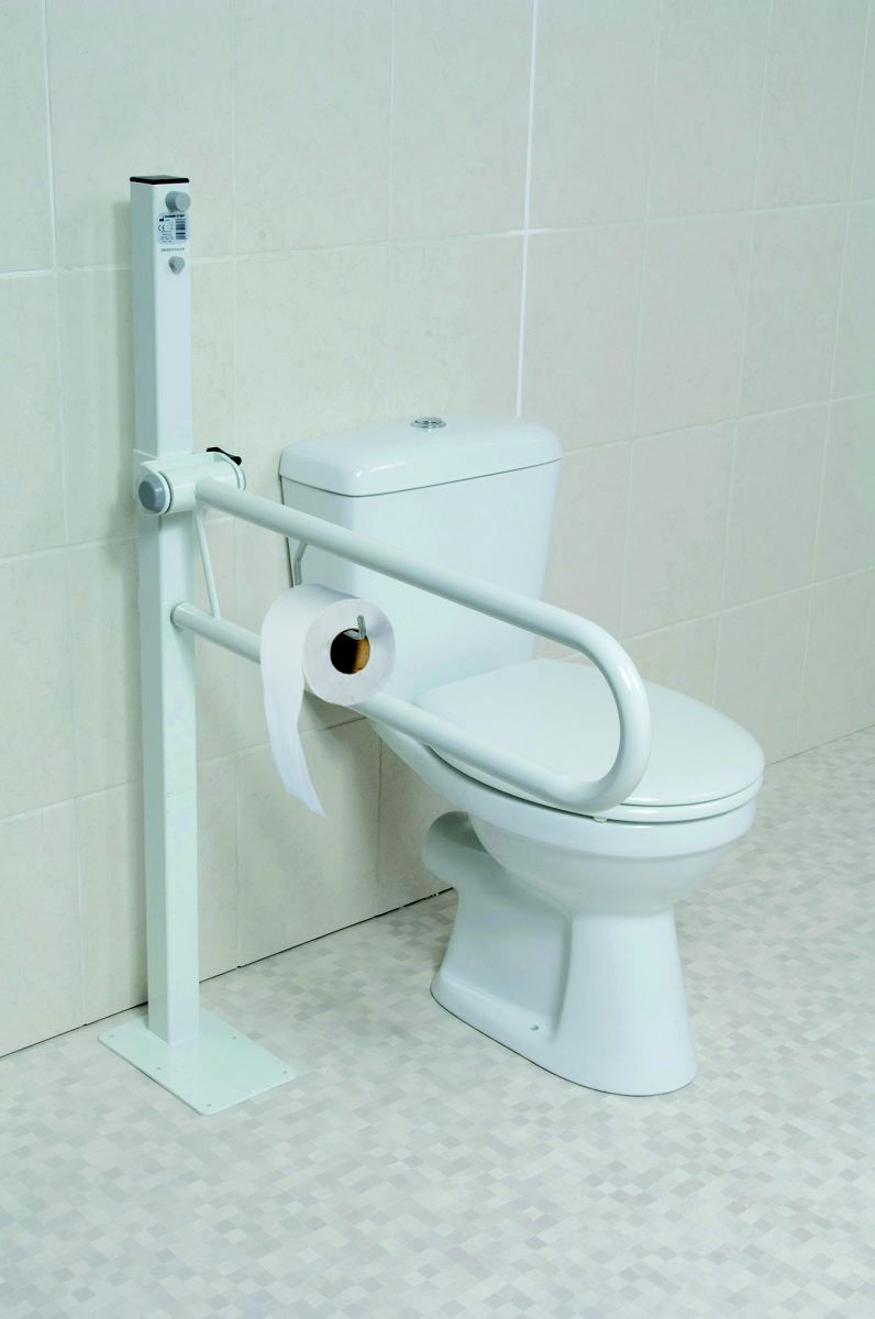 Opklapbare beugel met toiletpapierhouder op verstelbare kolom. In badkamer, naast toilet.