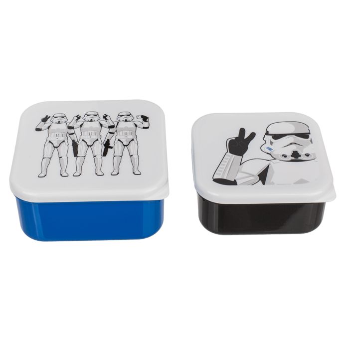 Twee vierkante lunchboxen, blauw en zwart, met Stormtrooper-motieven op de deksels.