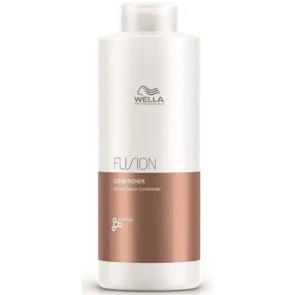 Witte fles met Wella-logo en opschrift FUSION. Bevat conditioner. Bruin gekleurd vlak.