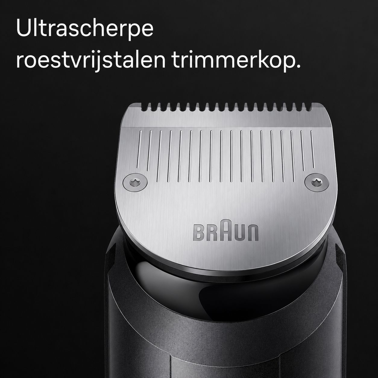 Zilverkleurige metalen trimmerkop met fijne tanden en zichtbaar Braun-logo.