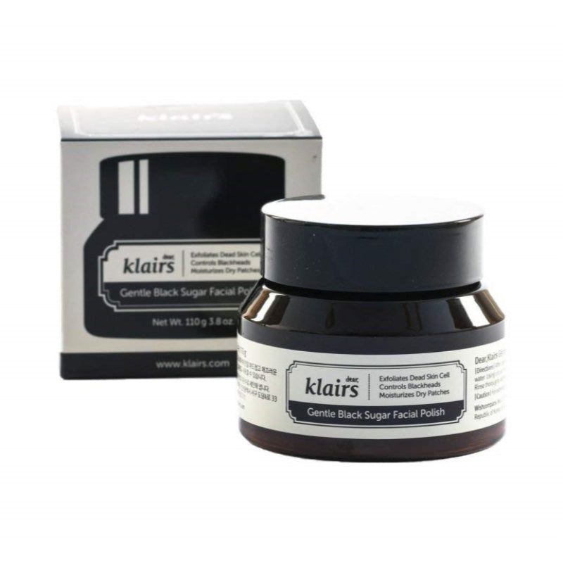Product en verpakking. Opschrift: Klairs Gentle Black Sugar Facial Polish. Netto 110g. Zwart potje.