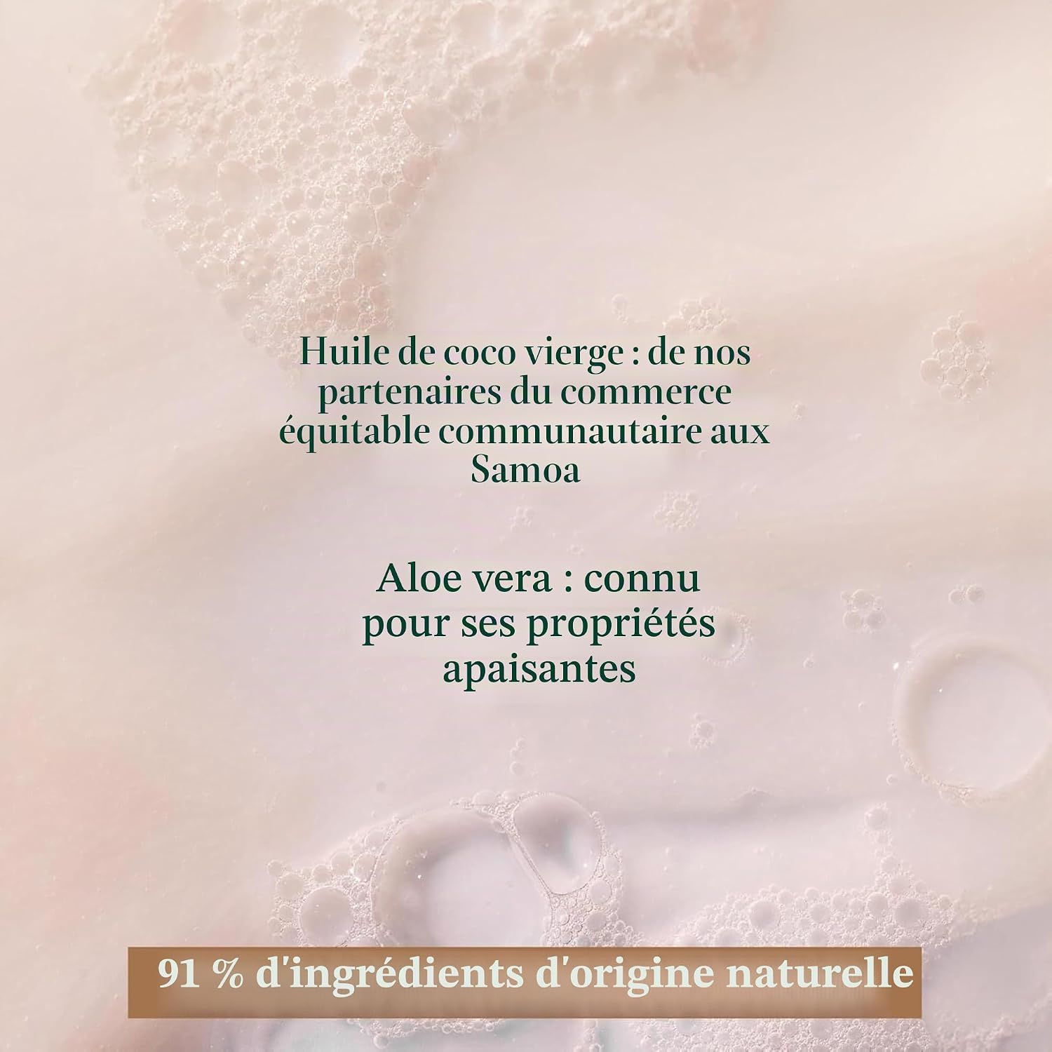 The Body Shop Crème Douche Coco avec motifs de noix de coco.