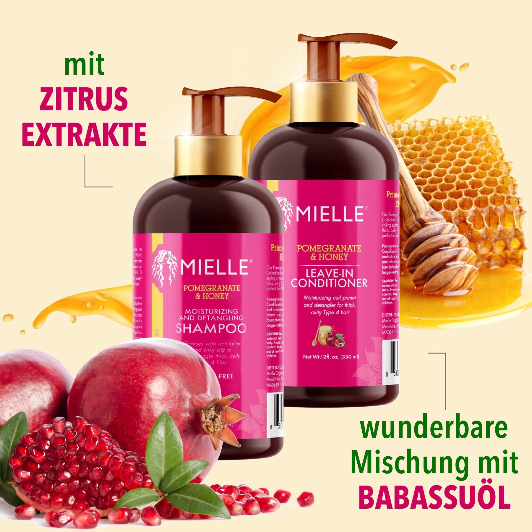 Deux bouteilles de shampooing et revitalisant Mielle Organics avec grenade et miel. Fond avec nid d'abeilles et grenade.