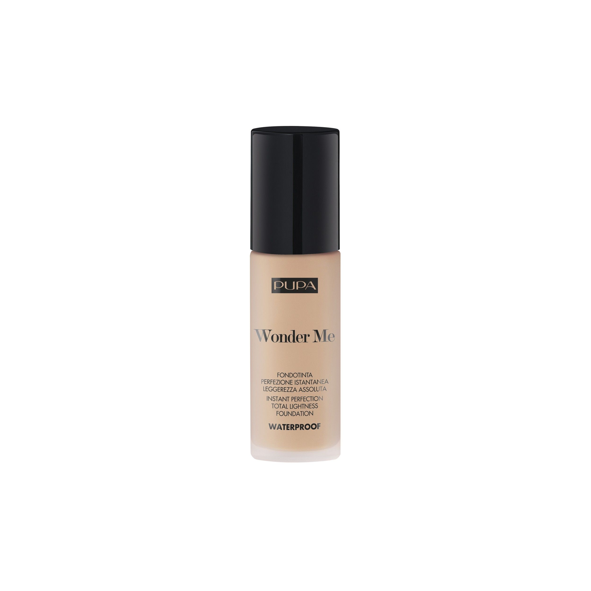 Pupa Wonder Me Foundation in lichtbeige met zwarte dop. Flesje met productinformatie en "WATERPROOF"-opschrift.