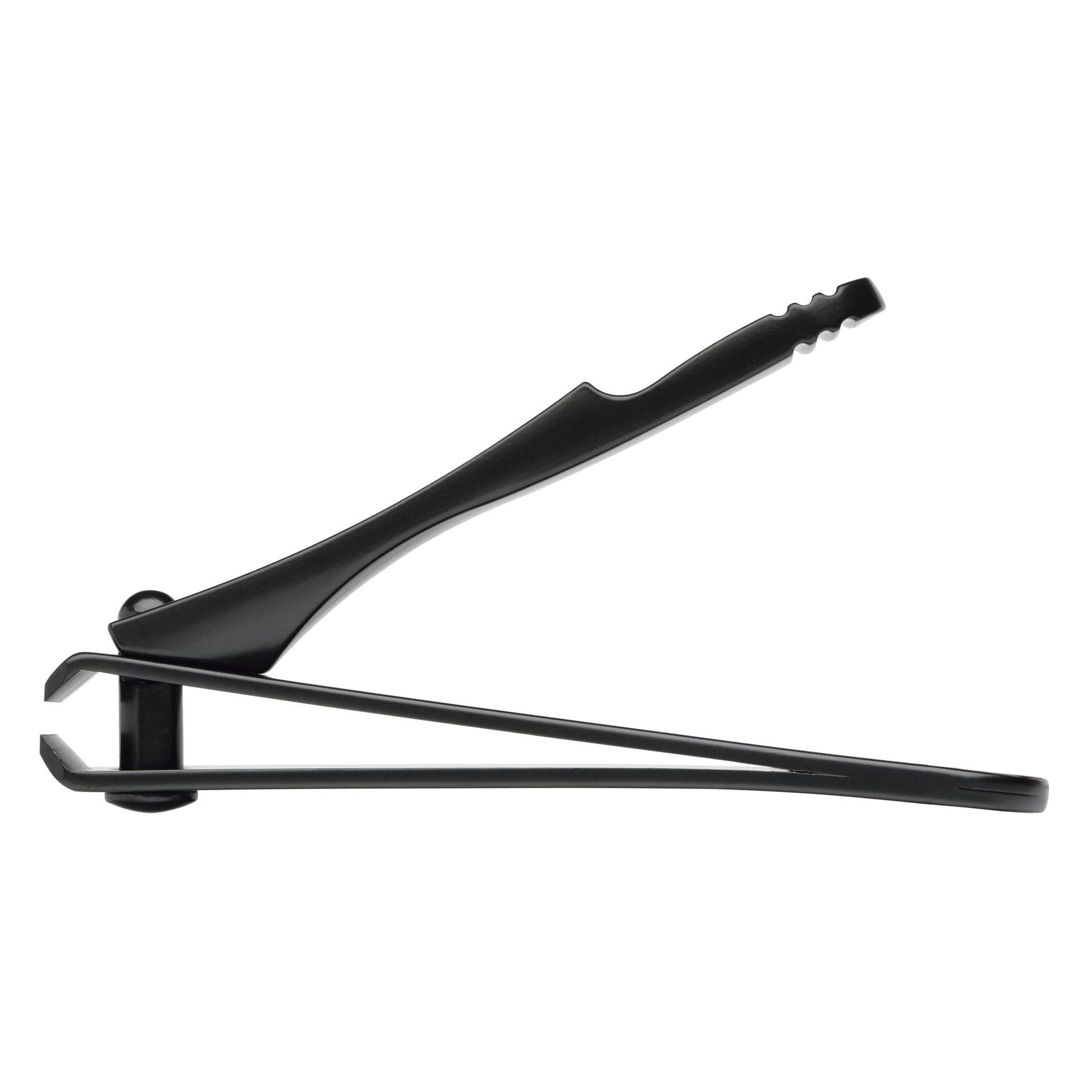 Zwarte nagelknipper, open. Gemaakt van roestvrij staal.
