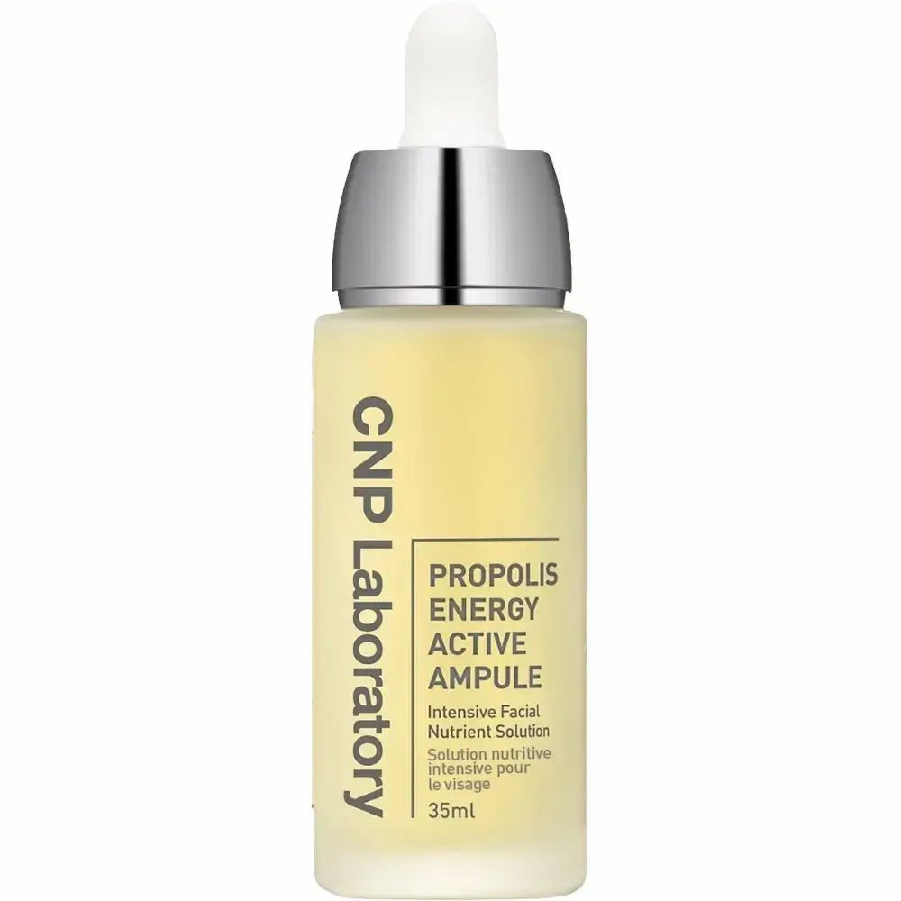 Geelachtige glazen fles met zilveren dop en pipet. Opschrift: CNP Laboratory, PROPOLIS ENERGY ACTIVE AMPOULE, 35ml.