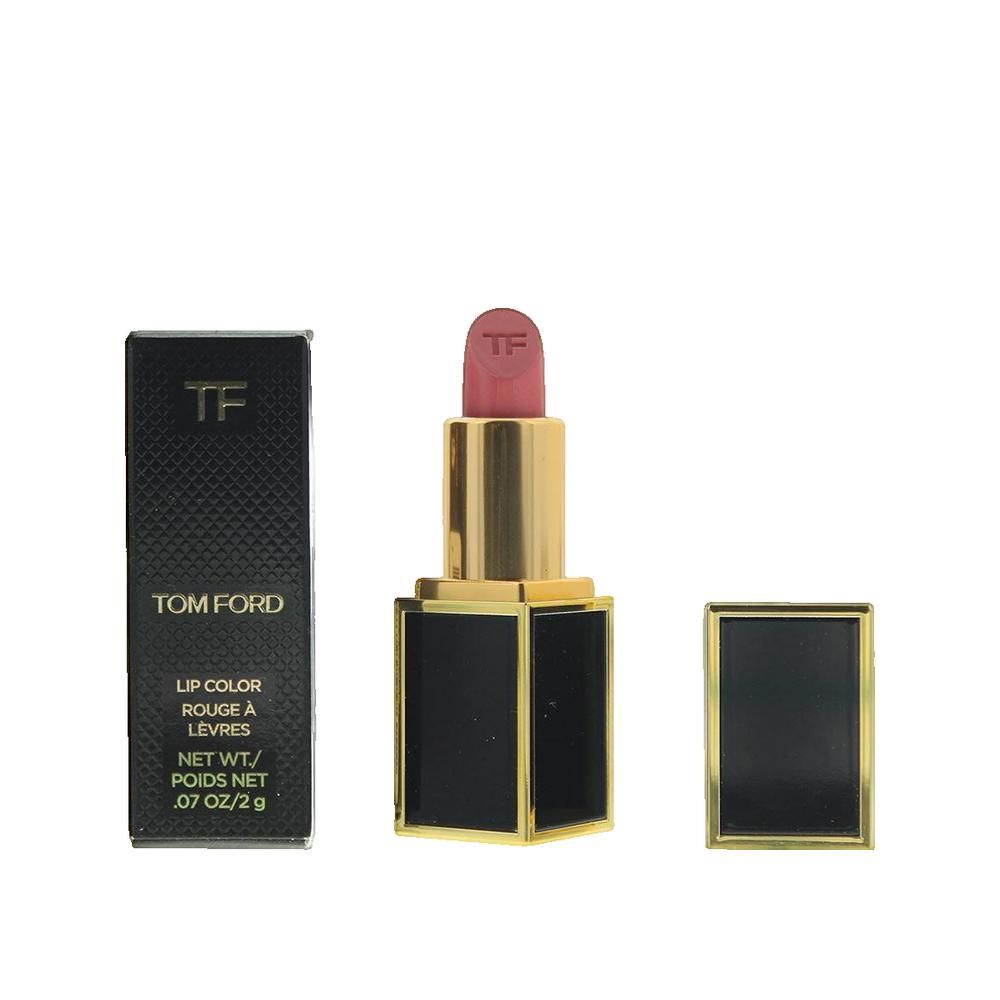 Rouge à lèvres rose, étui doré, boîtier noir. Emballage noir avec « TF » et « TOM FORD ».