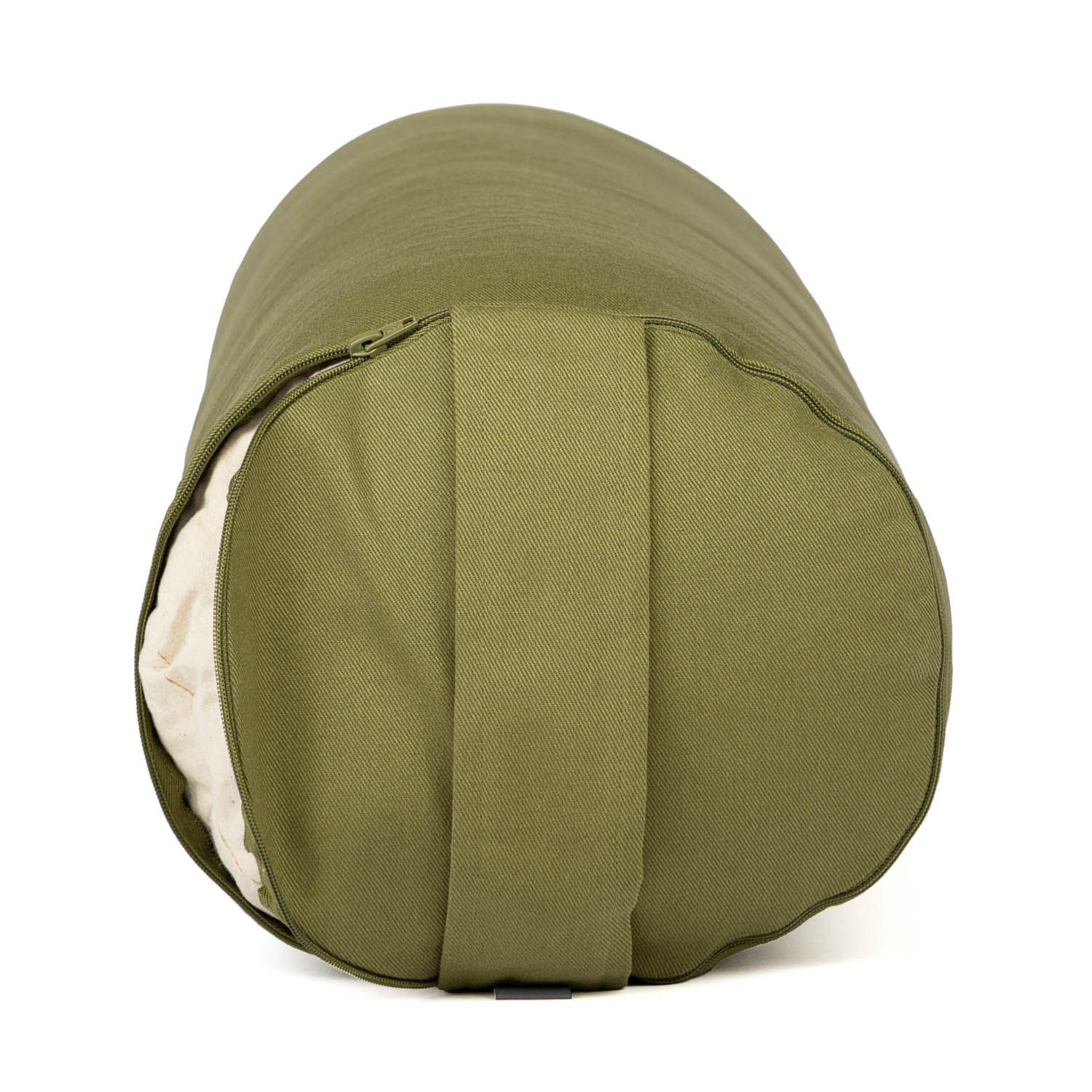 Yoga bolster, olijfgroen, rond uiteinde. Stof met rits. Kapok vulling zichtbaar.
