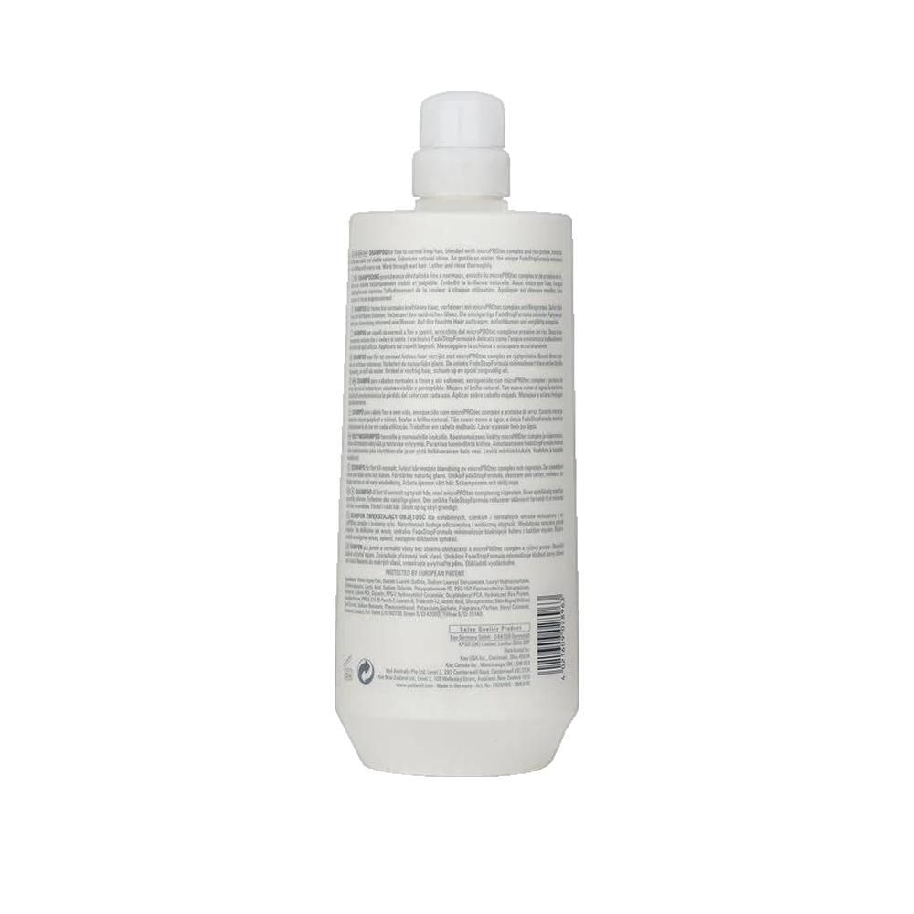Dos d'un flacon de shampooing Goldwell Dualsenses blanc. Texte en plusieurs langues.