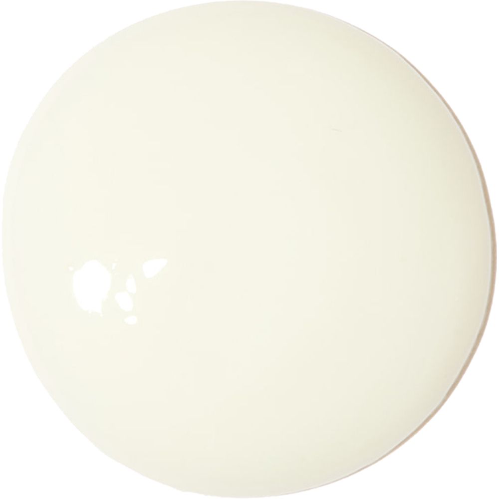 Close-up van een crèmekleurige, glanzende vloeistof. Geen opschrift of verpakking zichtbaar.