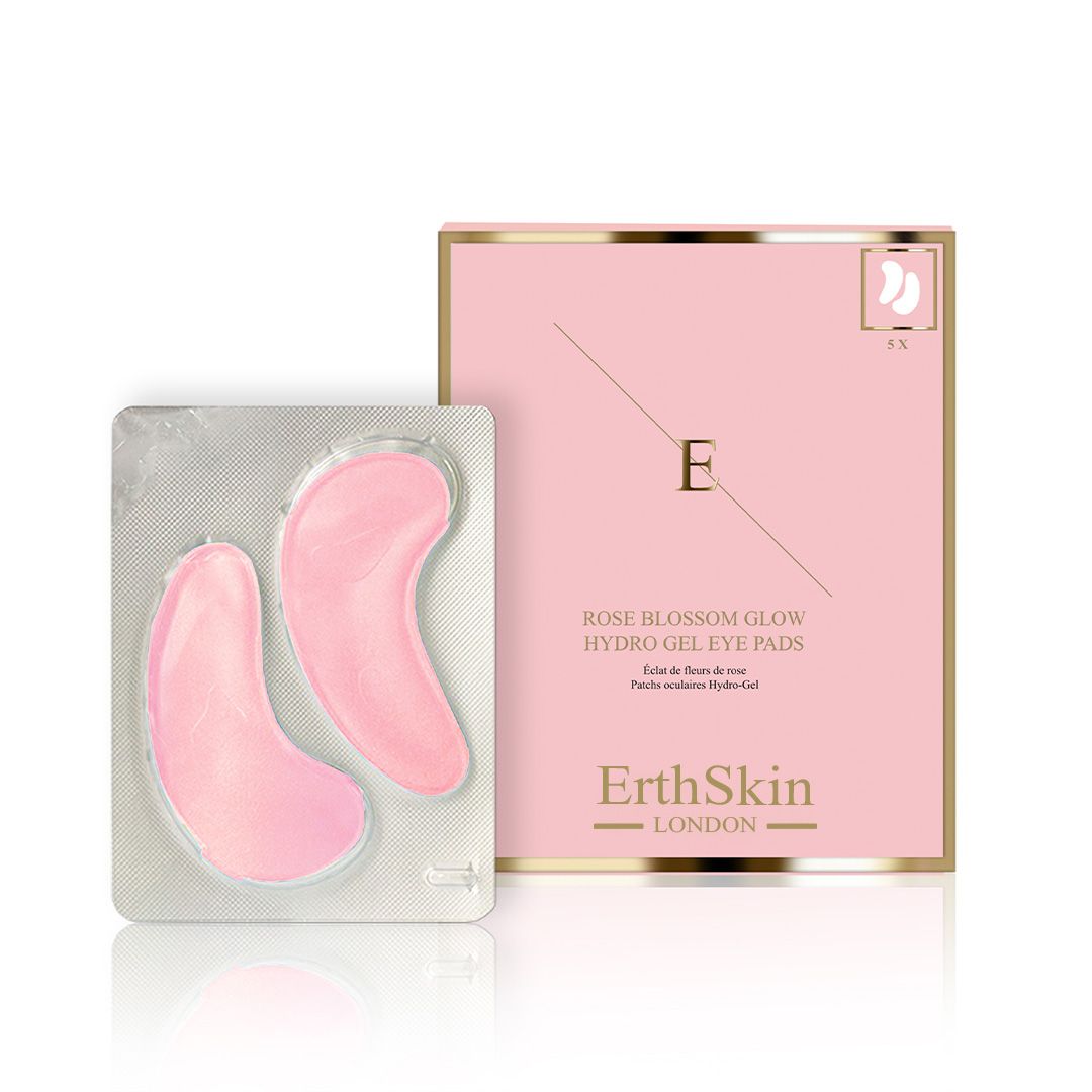 Een enkele verpakking met twee roze hydrogel oogpads naast de ErthSkin London productverpakking.