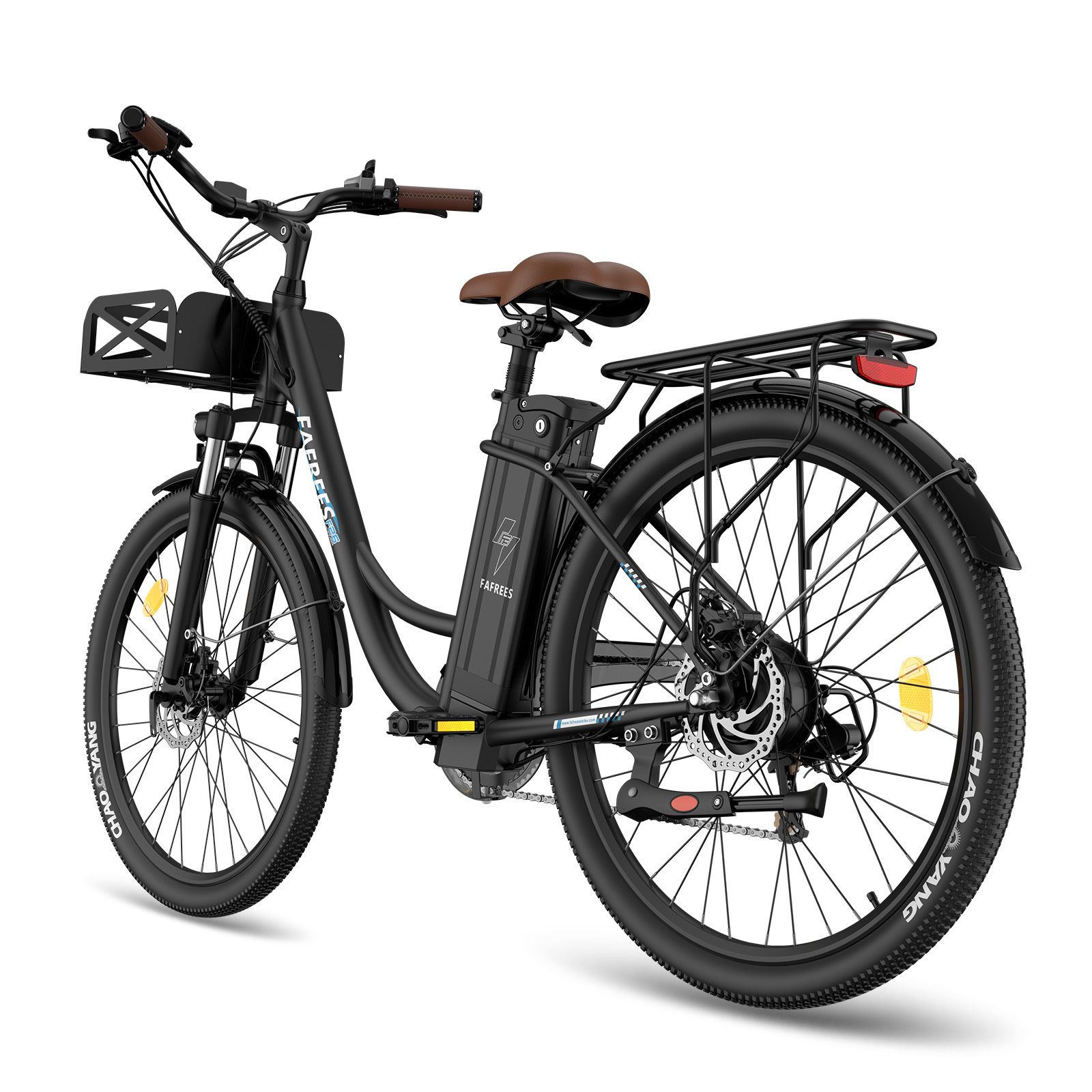 Vélo électrique noir avec selle et guidon marron. Panier avant, porte-bagages arrière. Marque Fafrees.