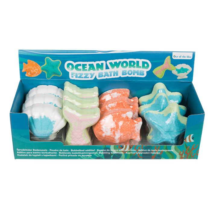 Ensemble de bombes de bain en forme marine. Contient des coquillages, des queues de poisson, des poissons et des étoiles de mer. Emballé dans une boîte bleue.