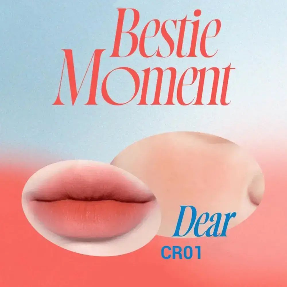 Lip- en blushproduct. Tekst: "Bestie Moment" en "Dear CR01".