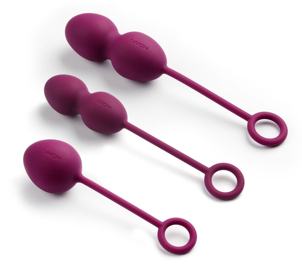 Drie paarse Kegel-trainingsballen van verschillende grootte met koordjes en ringen.