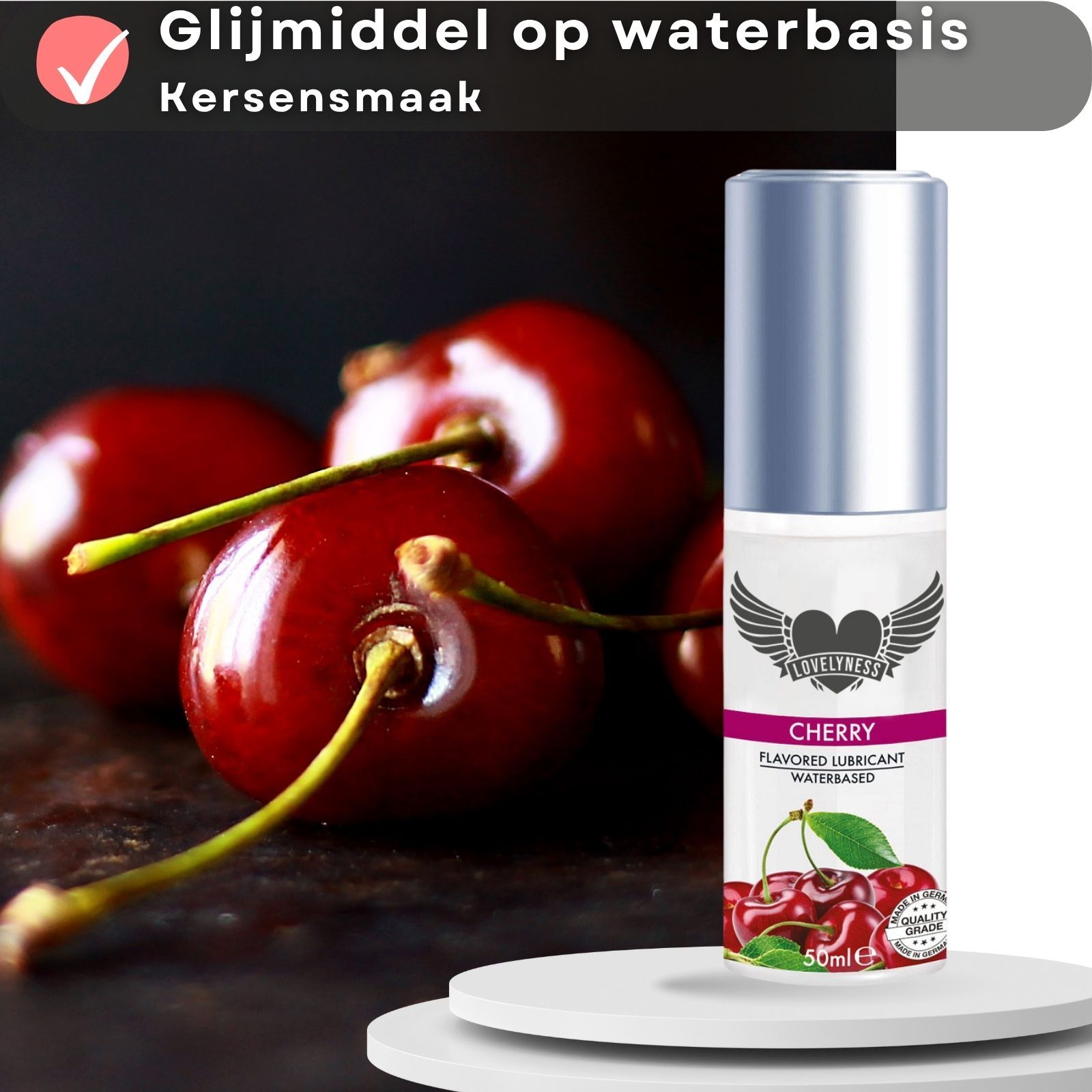 Glijmiddel fles met kersensmaak. Kers afgebeeld. Tekst: Glijmiddel op waterbasis, kersensmaak.