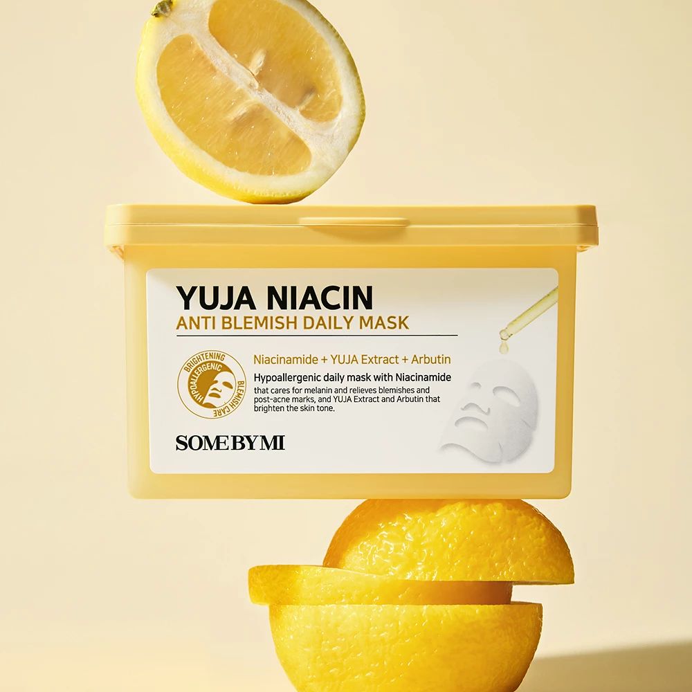 Gele maskerdoos met citroenen. Opschrift: Yuja Niacin Anti-Blemish Daily Mask. Merk: SOME BY MI.