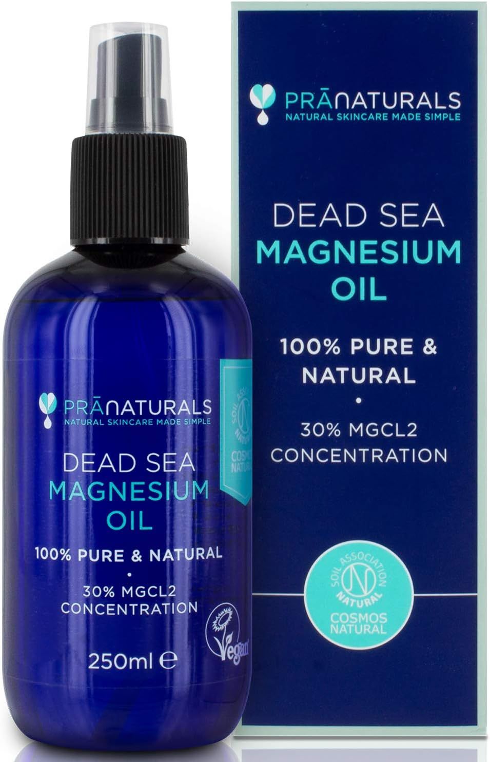 Blauwe fles met verstuiver en etiket. Tekst: Dead Sea Magnesium Oil, 100% Pure & Natural, 30% MGCL2 Concentration. Vegan logo.
