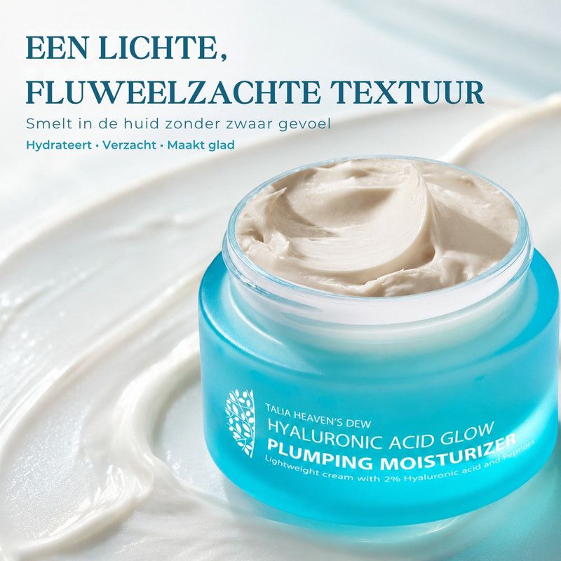 Een pot Hyaluronic Acid Glow Plumping Moisturizer. Tekst beschrijft een lichte, fluweelzachte textuur die intrekt zonder zwaar aan te voelen.