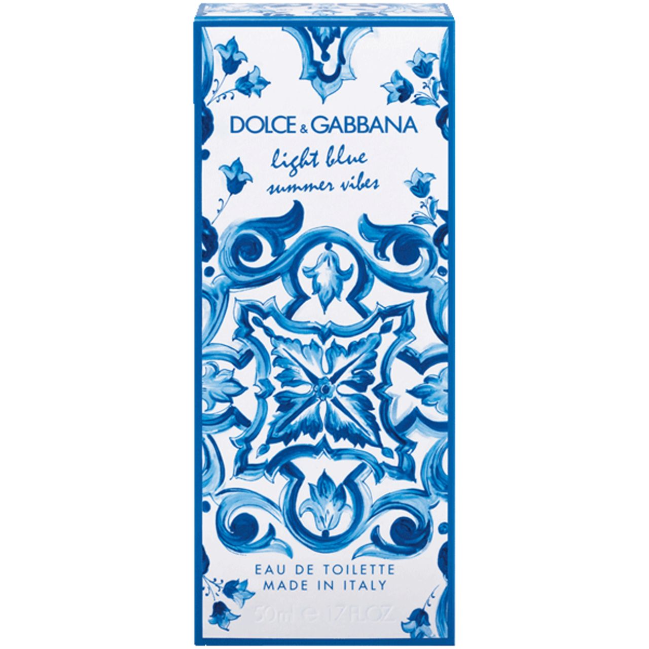 Emballage de parfum. Motif bleu et blanc. Inscription: Dolce & Gabbana Light Blue Summer Vibes. Eau de Toilette. Made in Italy.