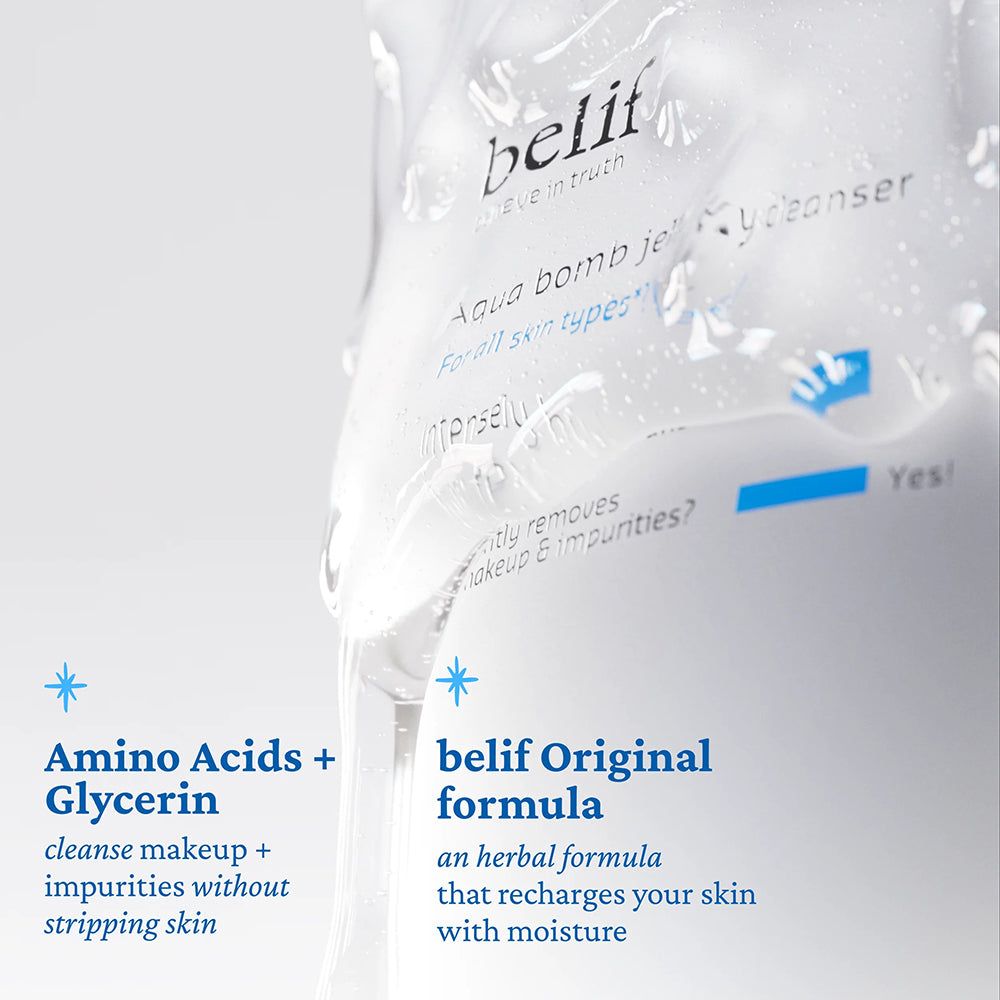 Gros plan du nettoyant gelée Belif Aqua Bomb avec acides aminés et glycérine.