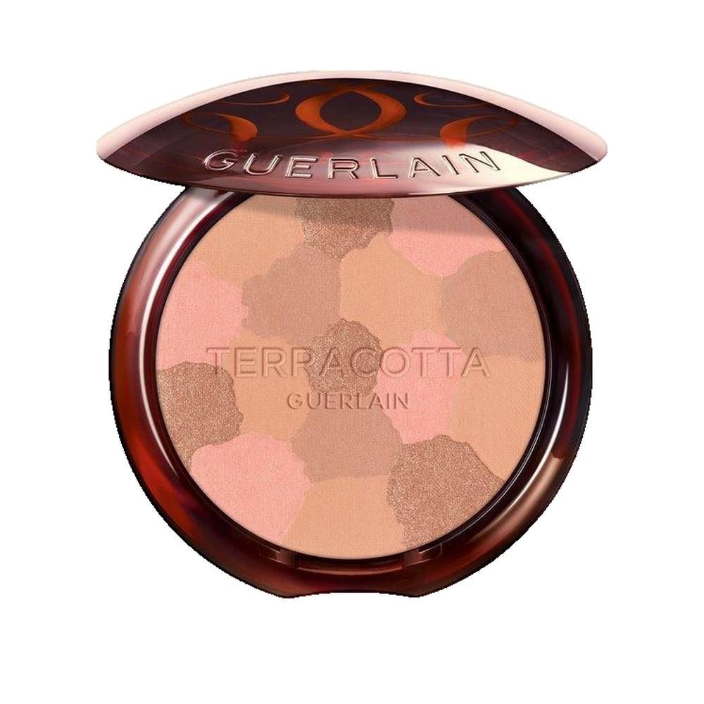 Poudre compacte ronde avec différentes teintes. Couvercle avec logo de la marque. Inscription : Terracotta Guerlain.