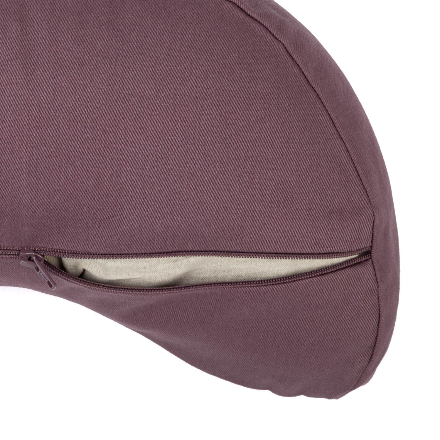 Close-up van een paars meditatiekussen met geopende rits.