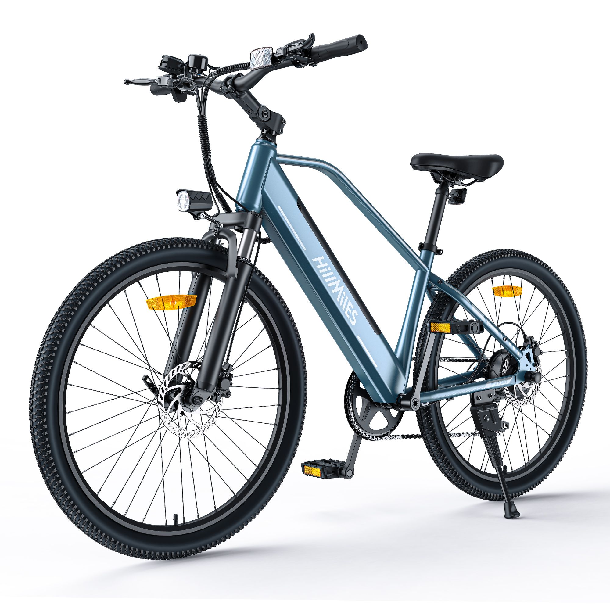 Blauwe e-bike met zwarte banden. Merk HillMiles. Koplamp, zadel, pedalen en stuur zichtbaar. Gele reflectoren op de wielen.