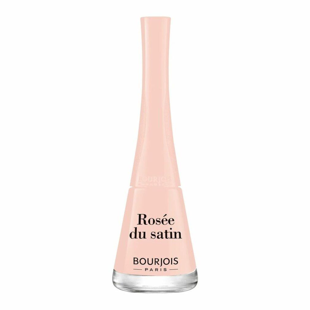 Flesje lichtroze nagellak. Opschrift 'Rosée du satin' en 'Bourjois Paris'.