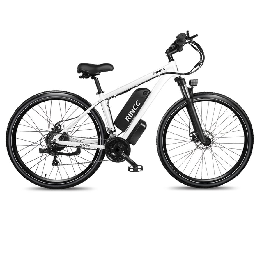 Witte elektrische mountainbike met zwarte banden en accu. Merk Rincc, model RN50. Zwart zadel en stuur.