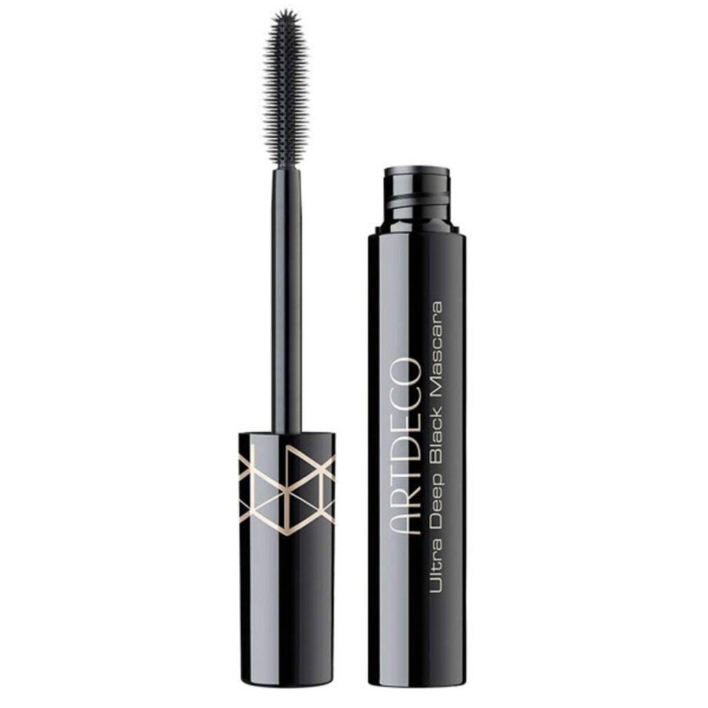 Tube de mascara noir avec brosse ouverte. Inscription "ARTDECO Ultra Deep Black Mascara" sur le tube.