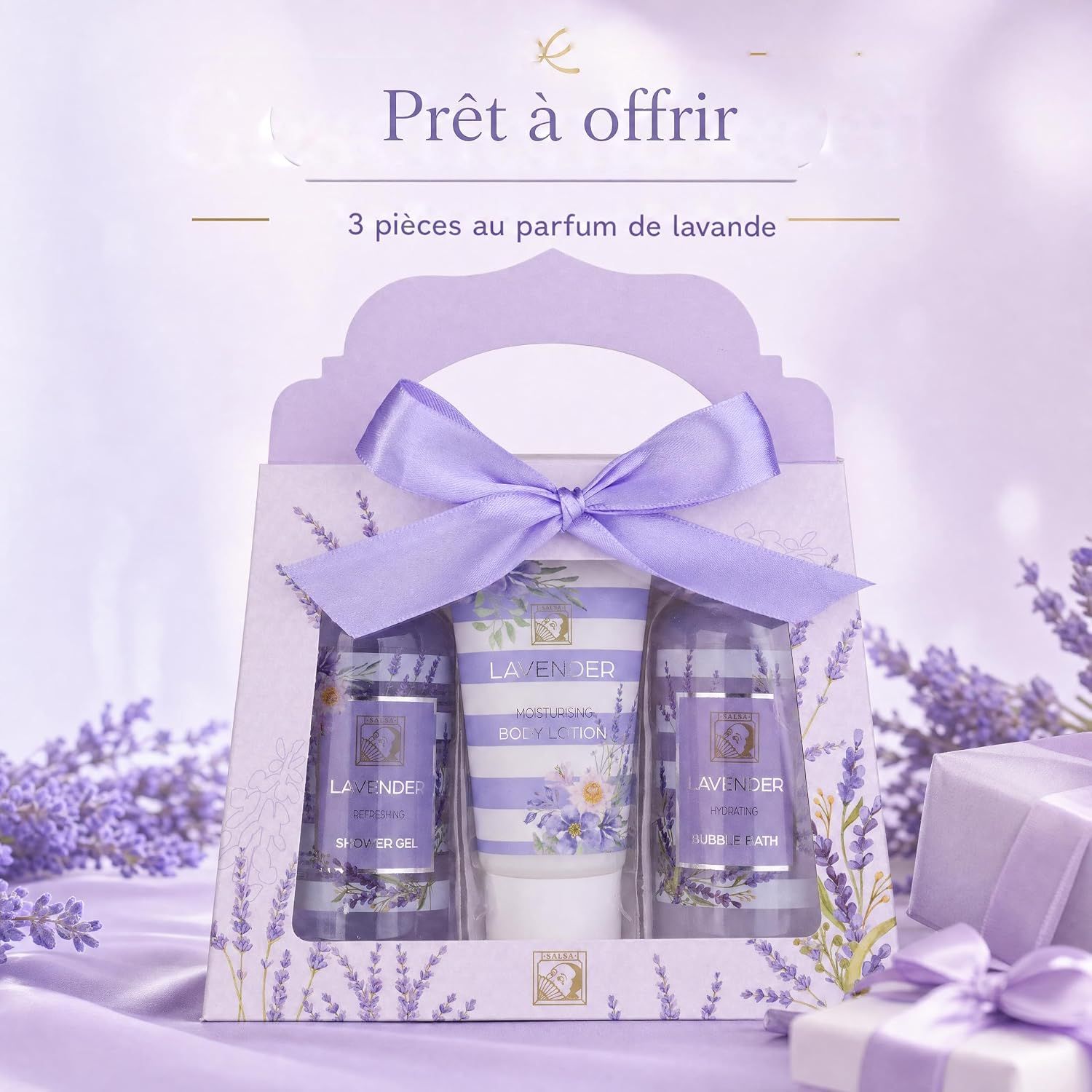 Coffret cadeau lavande contenant trois produits de soins corporels, emballage rayé violet et blanc, noué avec un ruban violet.