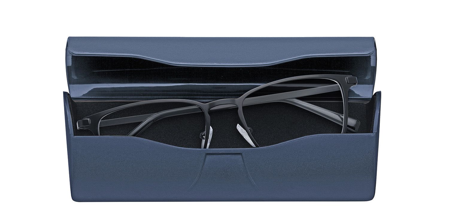 Étui bleu en plastique, ouvert. Lunettes à monture métallique à l'intérieur.