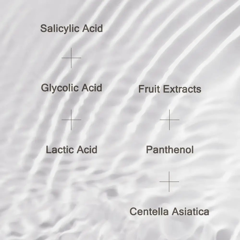 Tekst op golvende achtergrond: Salicylzuur, Glycolzuur, Melkzuur, Fruitextracten, Panthenol, Centella Asiatica.