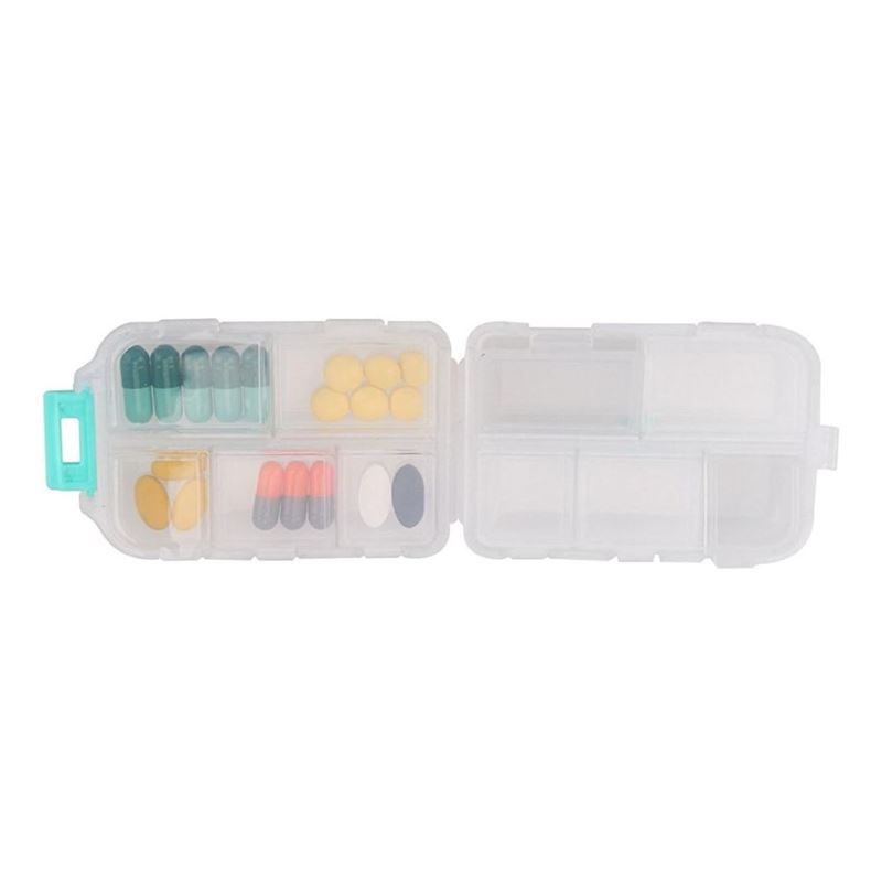 Open pillendoos met 7 vakken, gevuld met diverse pillen en capsules.
