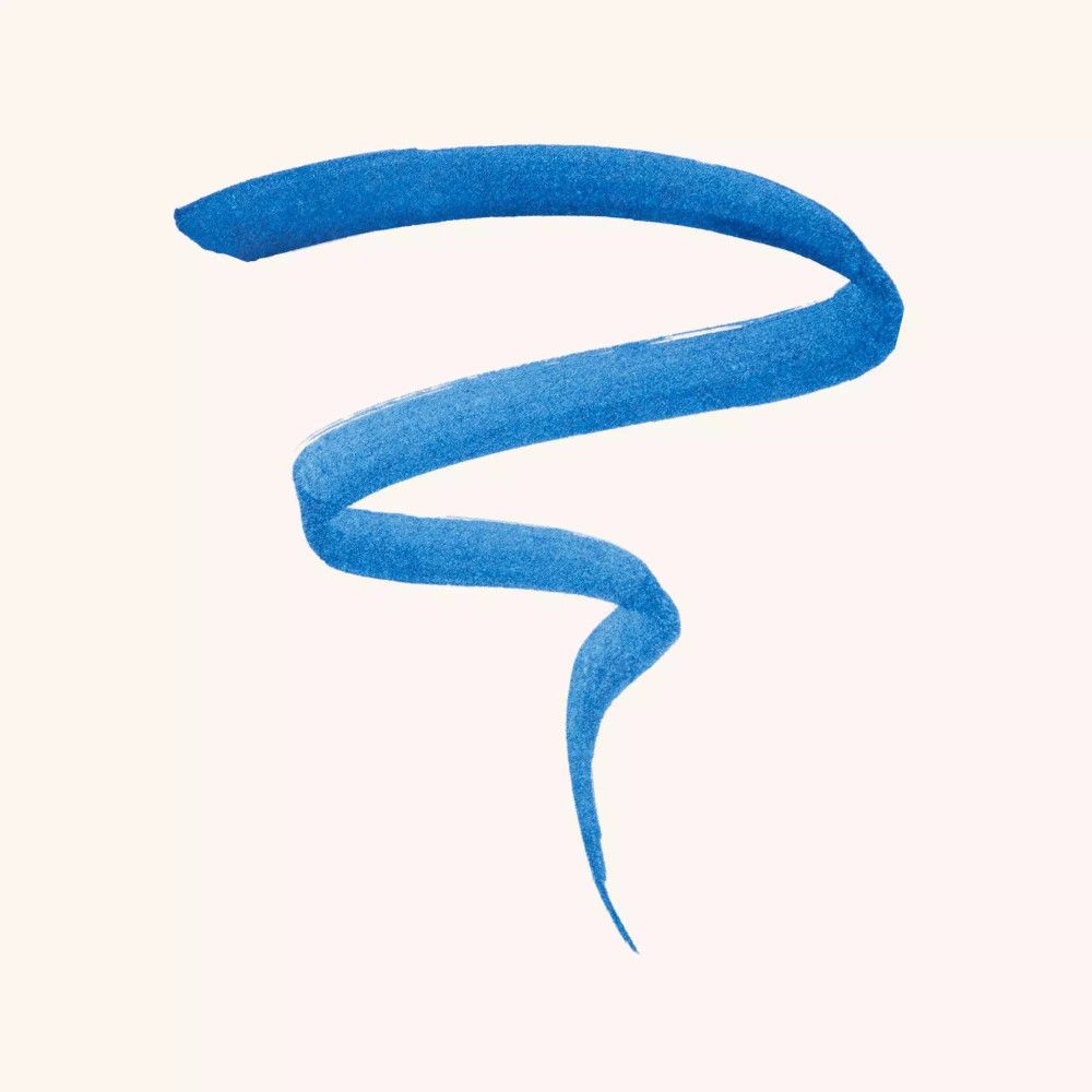 Trait d'eyeliner bleu en forme incurvée. Sur fond clair.