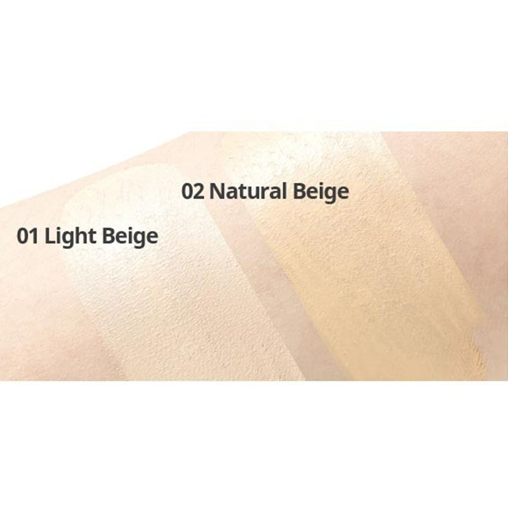 Twee make-up kleuren op de huid. 01 Light Beige en 02 Natural Beige. Tekst op de huid.