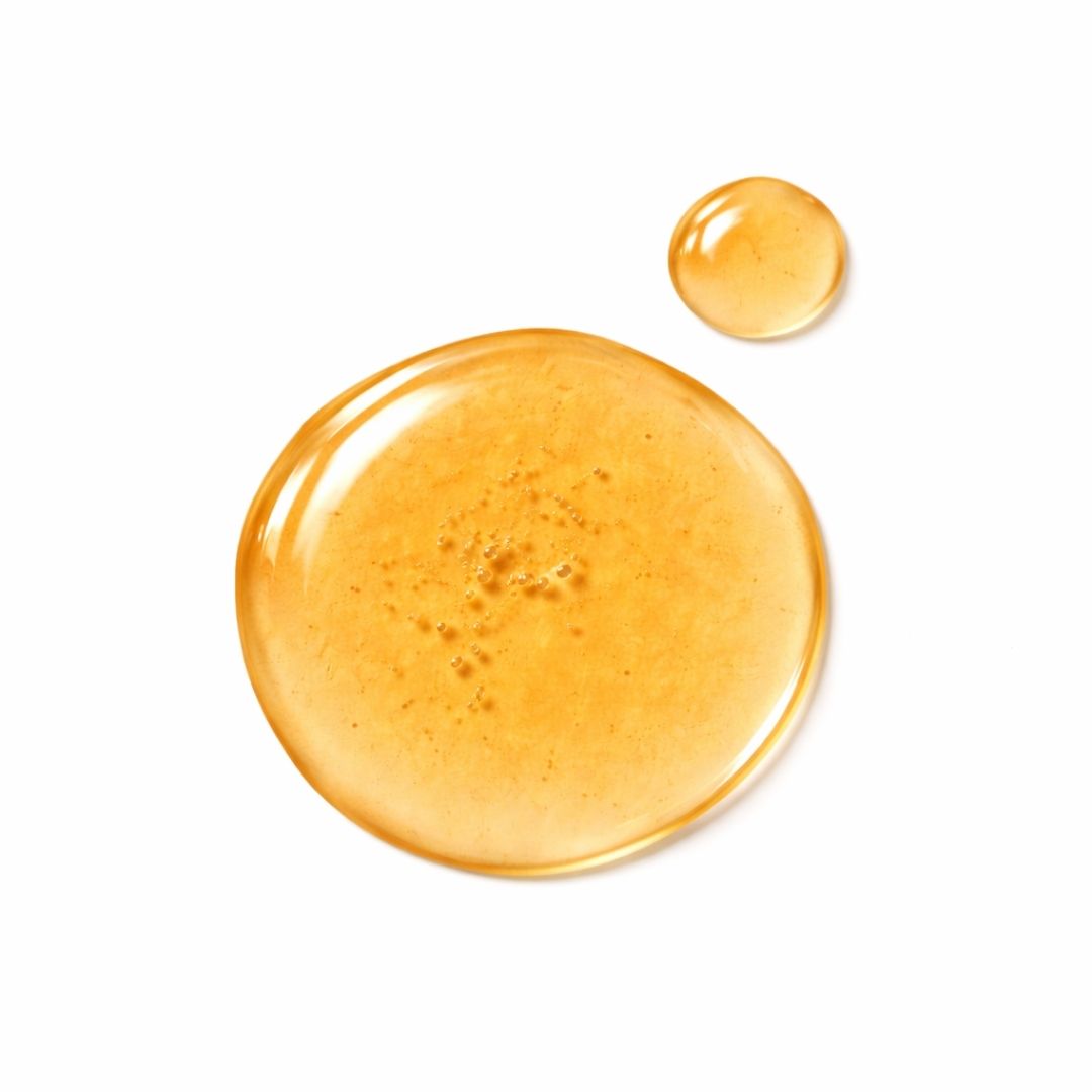 Twee goudgele druppels. De grootste is rond, de kleinste ernaast.