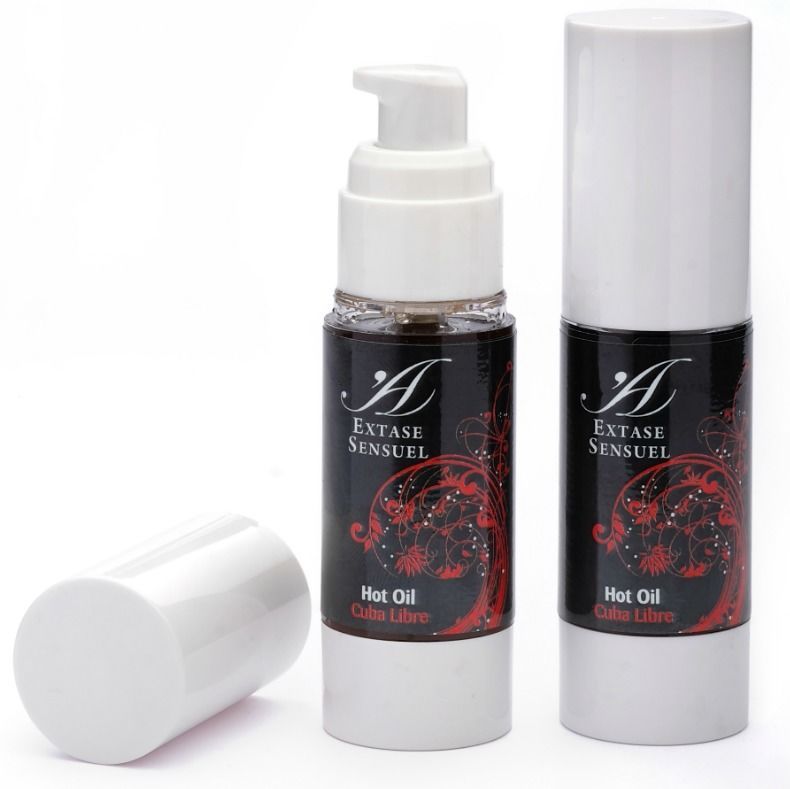Twee flessen Extase Sensuel Hot Oil met pompdos. Een dop ligt ernaast.