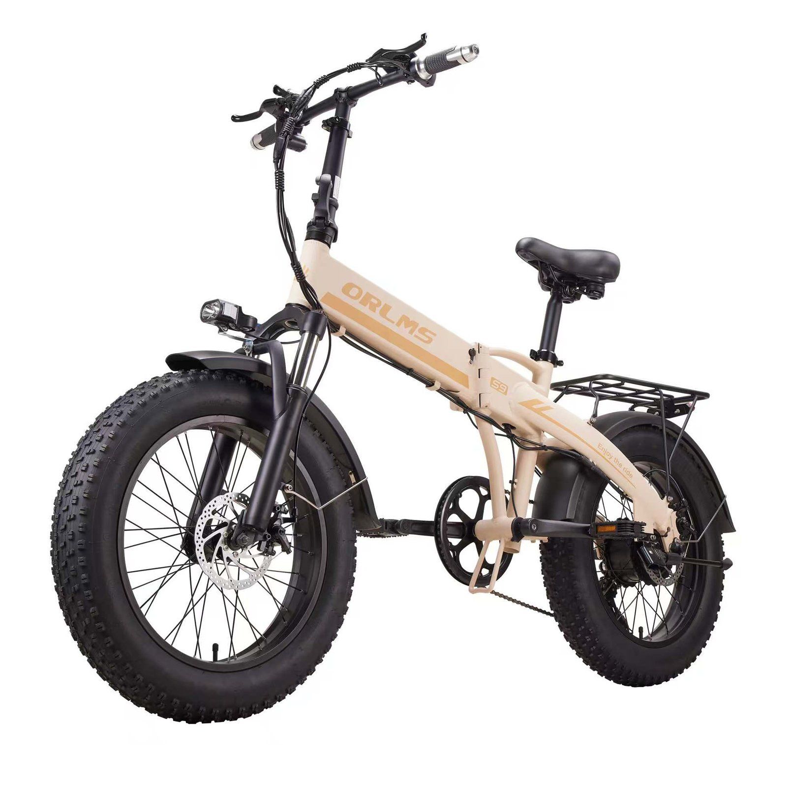 Vélo électrique beige avec pneus noirs. Porte-bagages, phare et garde-boue visibles. Le vélo est en position verticale.